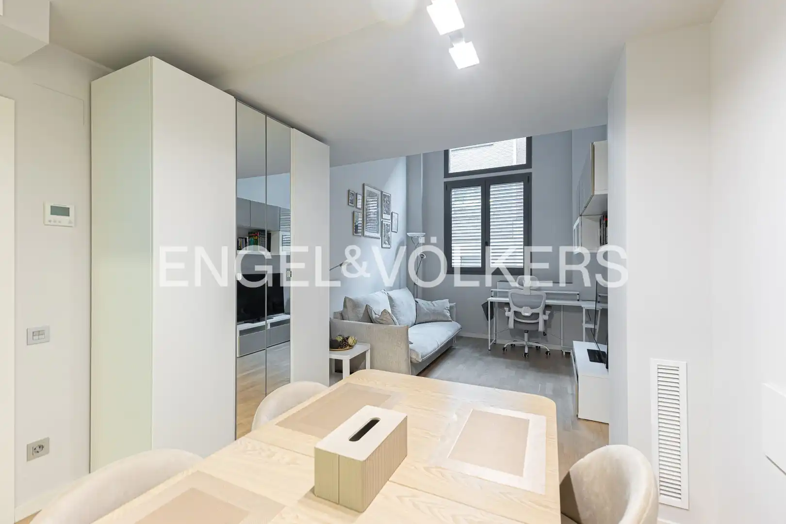 Living room of Flat for sale in  Barcelona Capital  with Air Conditioner, Heating and Parquet flooring