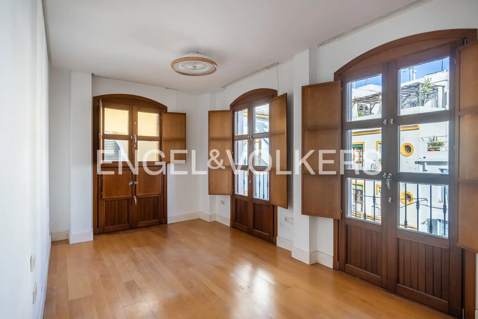Houses for sale in Sevilla  with Air Conditioner, Heating and Storage room