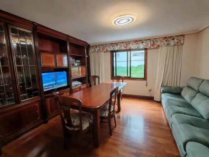 Comedor de Piso en venta en Vigo  con Trastero y Balcón