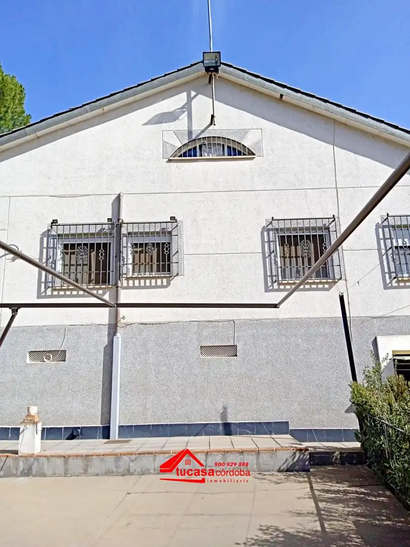 Vista exterior de Finca rústica en venda en Córdoba amb Aire condicionat, Terrassa i Traster