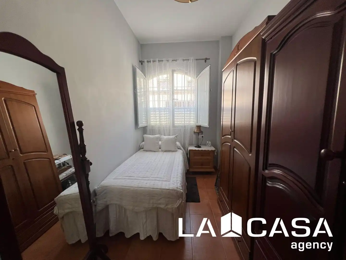 Habitación de Planta baja en venta en Dos Hermanas con Aire acondicionado y Terraza