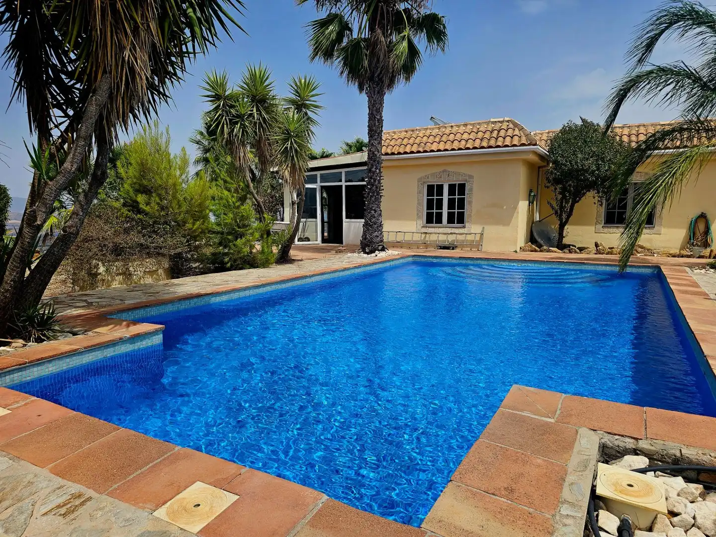 Detached house with pool for sale in Coín