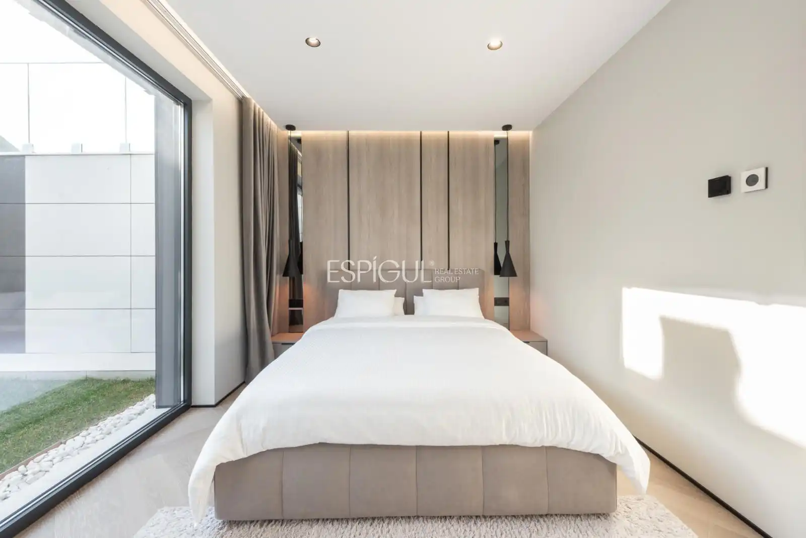Bedroom of Houses for sale in Castelldefels  with Air Conditioner, Heating and Parquet flooring