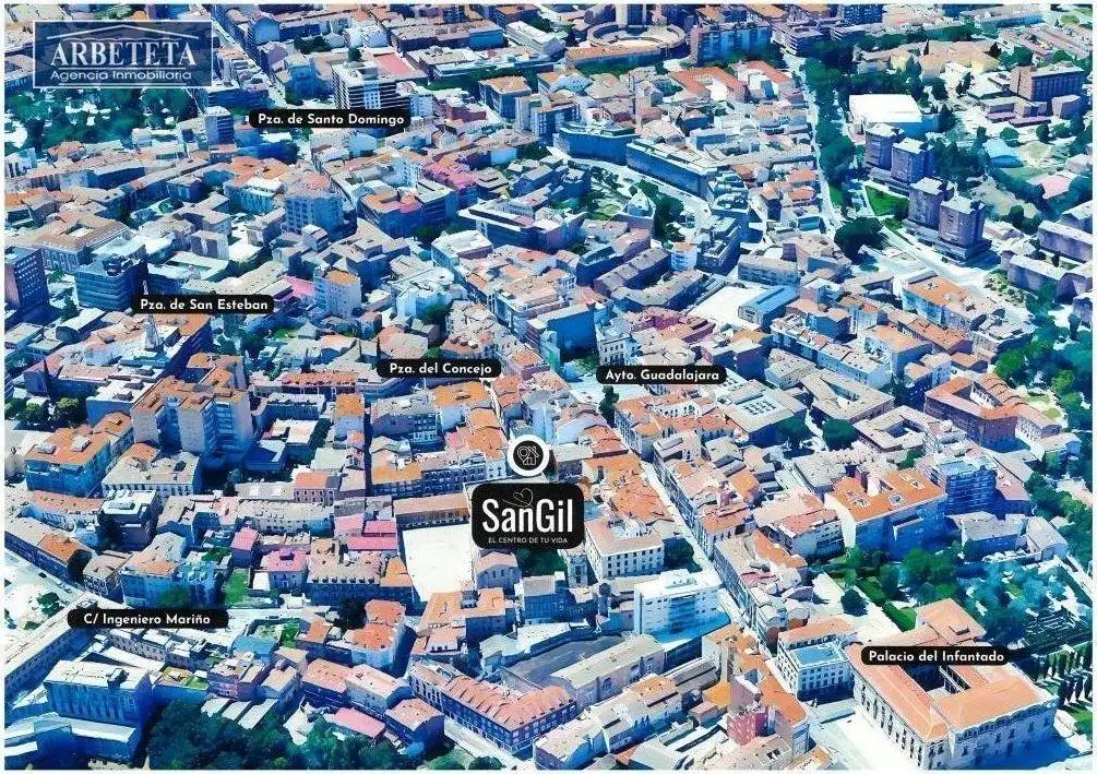 Vista exterior de Pis en venda en Guadalajara amb Balcó