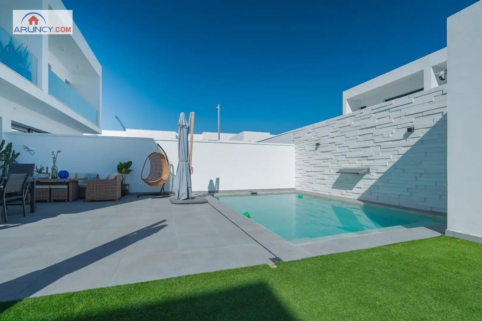 Piscina de Casa adosada en venta en Dos Hermanas con Aire acondicionado, Jardín privado y Terraza