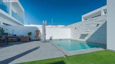 Foto 4 de Casa adosada en venta en Entrenúcleos, Dos Hermanas