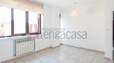 Photo 2 of Flat for rent in Calle de Valdesangil, Valdezarza, Madrid Capital