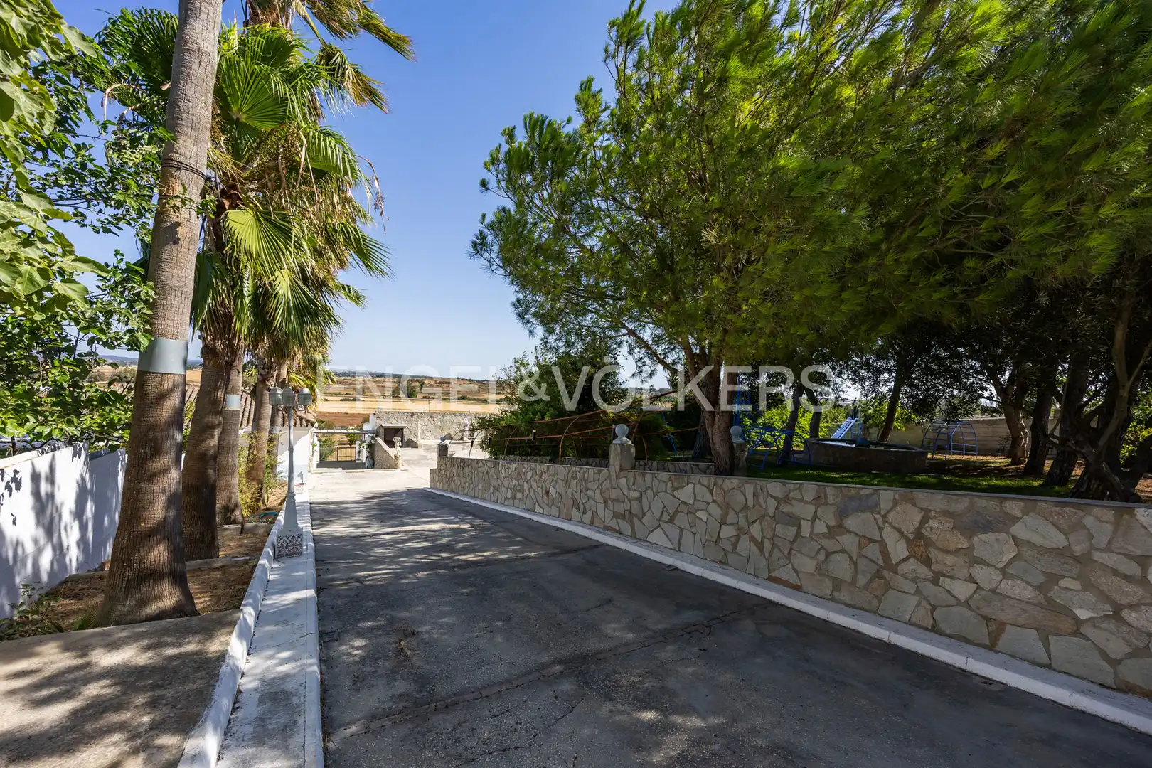 Vista exterior de Casa o chalet en venta en Chiclana de la Frontera con Aire acondicionado, Calefacción y Jardín privado