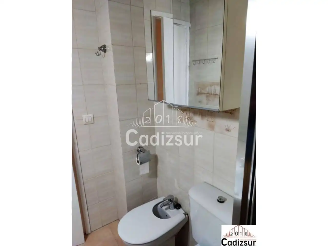 Bathroom of Apartments for rent in Cádiz