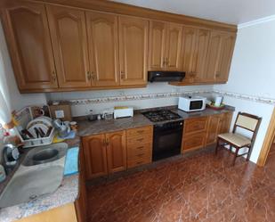 Cuina de Casa adosada en venda en Iniesta amb Calefacció, Terrassa i Traster