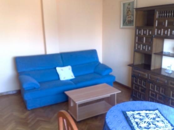 Sala de estar de Piso de alquiler en  Zaragoza Capital con Calefacción, Parquet y Amueblado