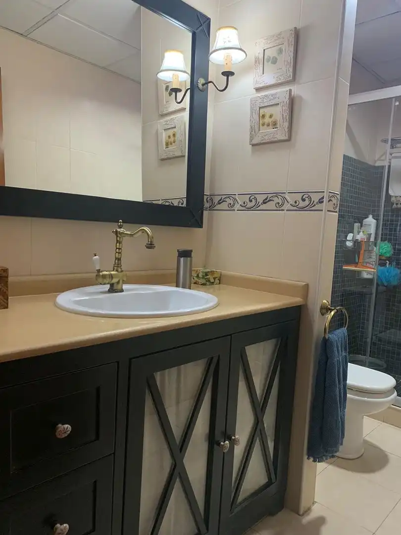 Baño de Piso de alquiler en Murcia con Aire acondicionado, Calefacción y Trastero