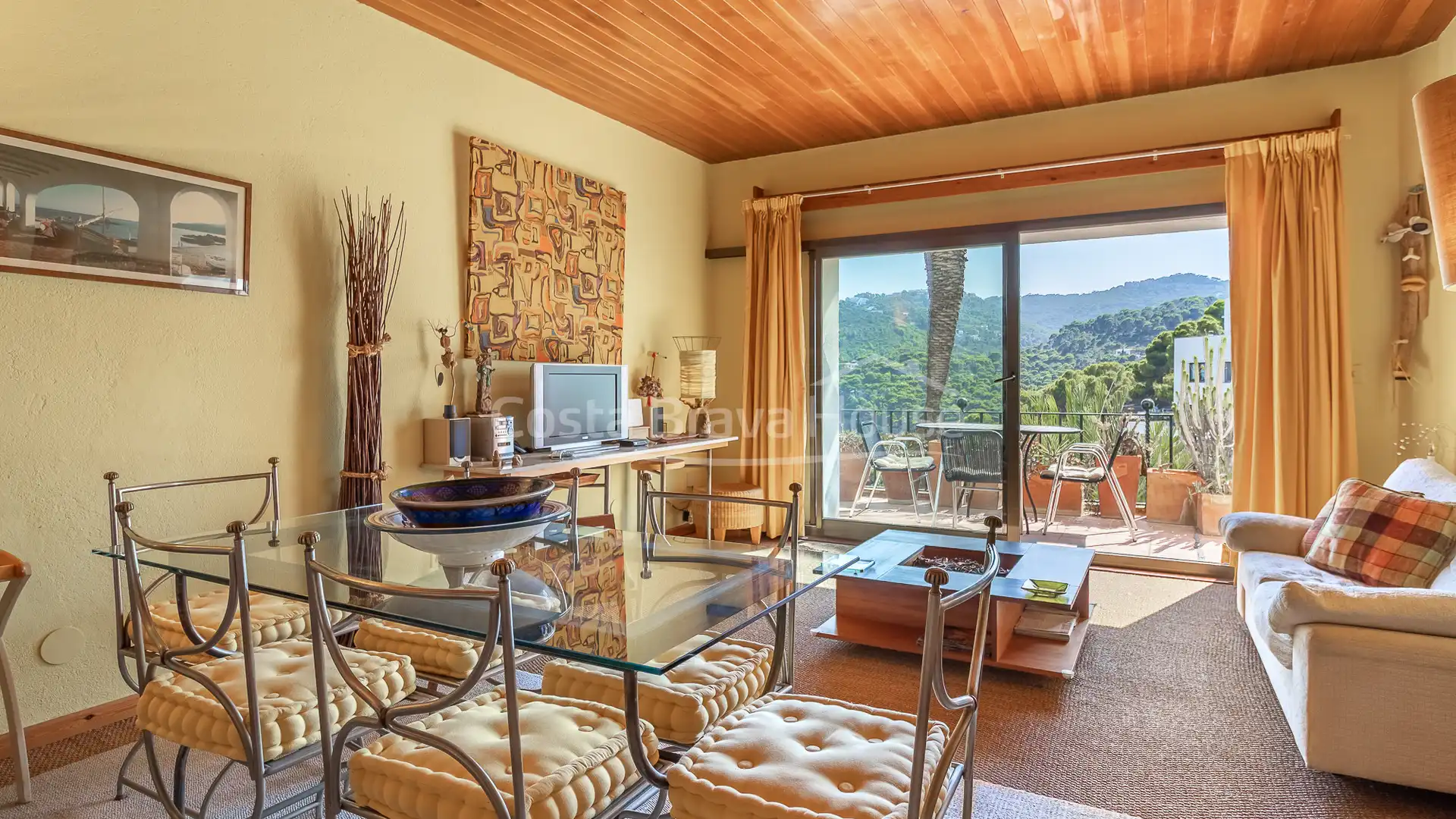 Wohnzimmer von Wohnungen zum Verkauf in Begur mit Terrasse, Schwimmbad und Ofen