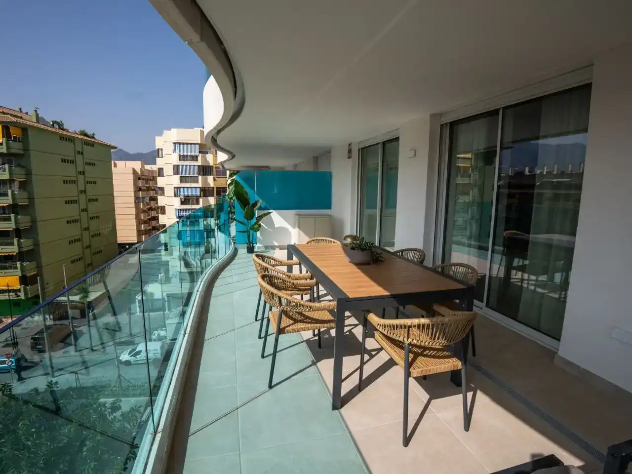 Terrassa de Apartament de lloguer en Fuengirola amb Aire condicionat, Piscina i Balcó