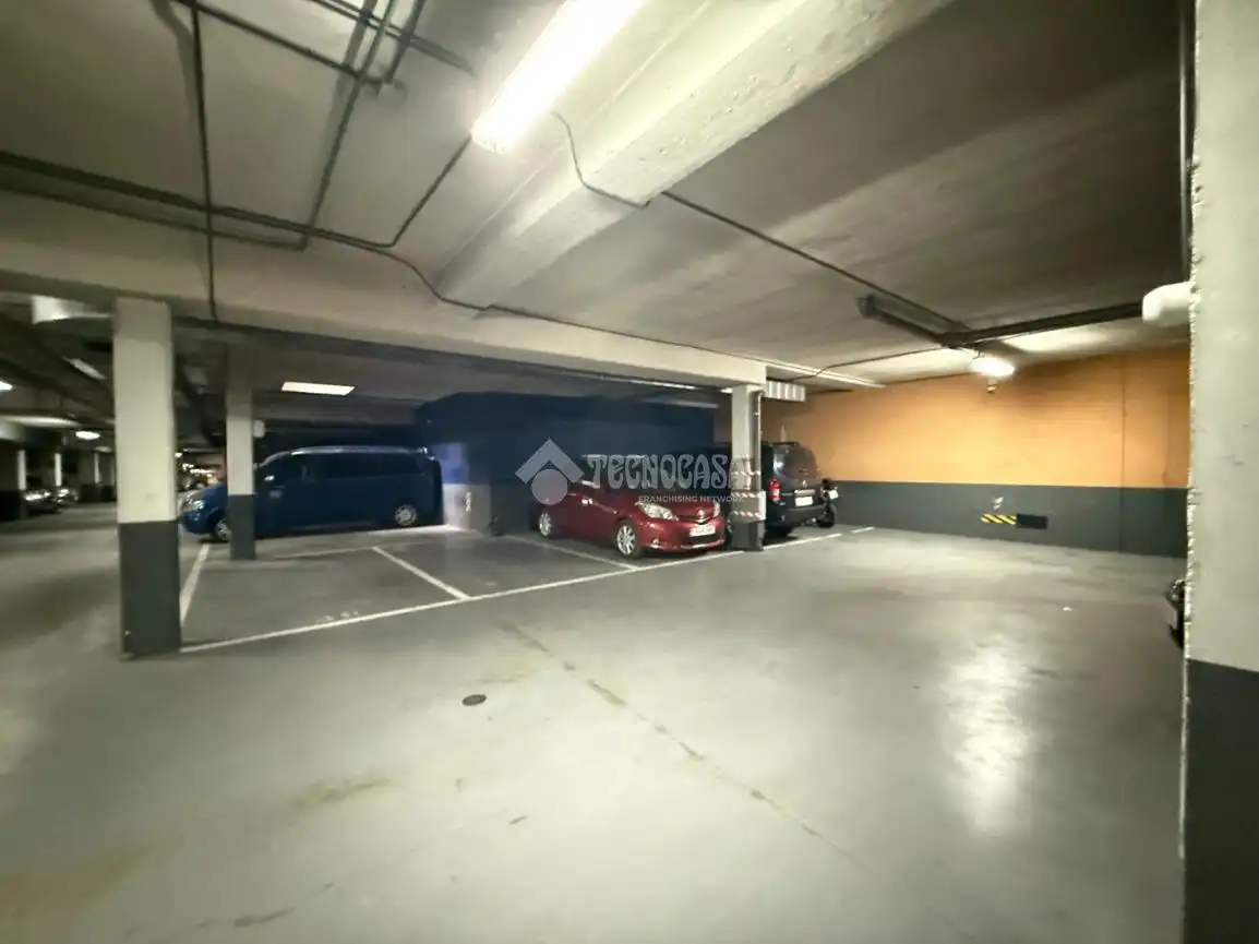 Parking de Piso en venta en Madrid con Aire acondicionado, Calefacción y Parquet
