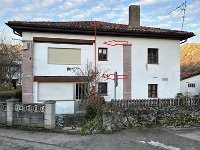 Vista exterior de Casa o xalet en venda en Cangas de Onís amb Terrassa i Traster