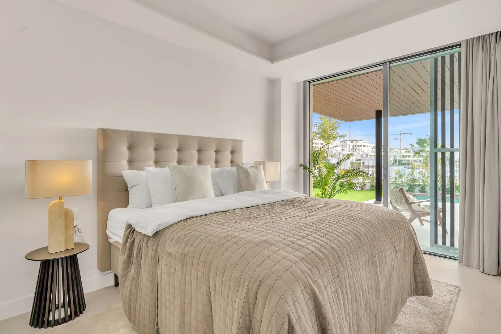 Bedroom of Ground floor for sale in Marbella  with Air Conditioner, Private garden and Terrace