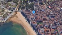 Vista exterior de Pis en venda en Gijón  amb Jardí privat i Terrassa