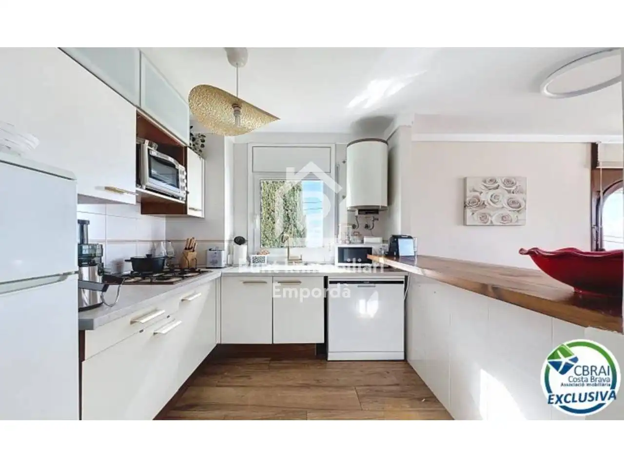 Cuina de Apartament en venda en Roses amb Parquet, Terrassa i Moblat