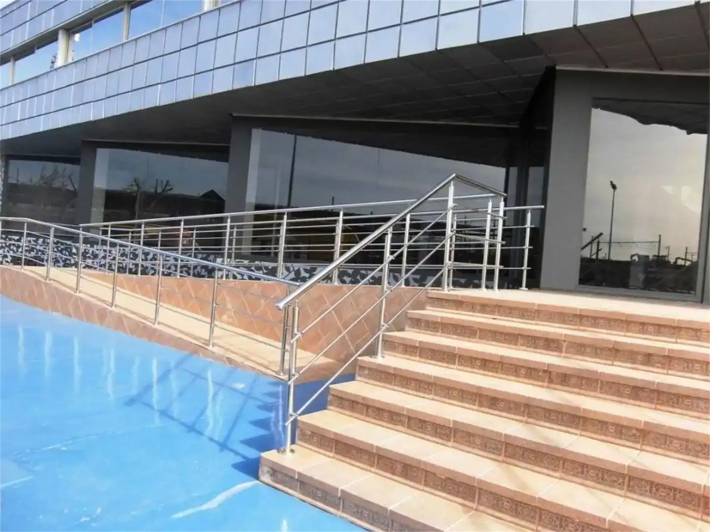 Terrasse von Fabrikhallen zur Miete in Ciudad Real