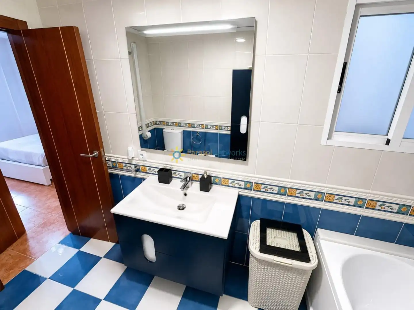 Baño de Piso de alquiler en Xeraco con Amueblado y Balcón