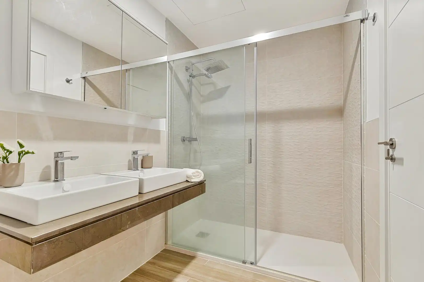 Baño de Apartamento de alquiler en Mijas con Aire acondicionado, Calefacción y Jardín privado