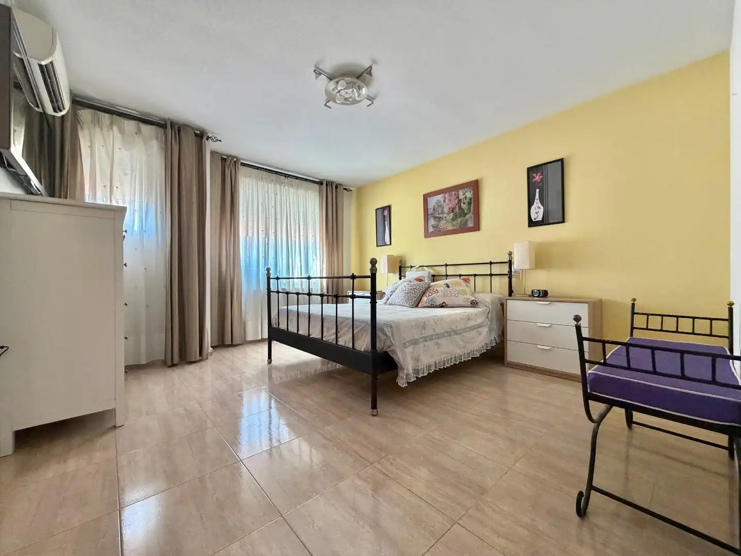 Schlafzimmer von Einfamilien-Reihenhaus zum Verkauf in Seseña mit Klimaanlage, Heizung und Alarm