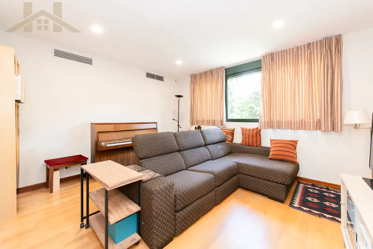 Sala de estar de Casa o chalet en venta en Tres Cantos con Aire acondicionado, Calefacción y Jardín privado
