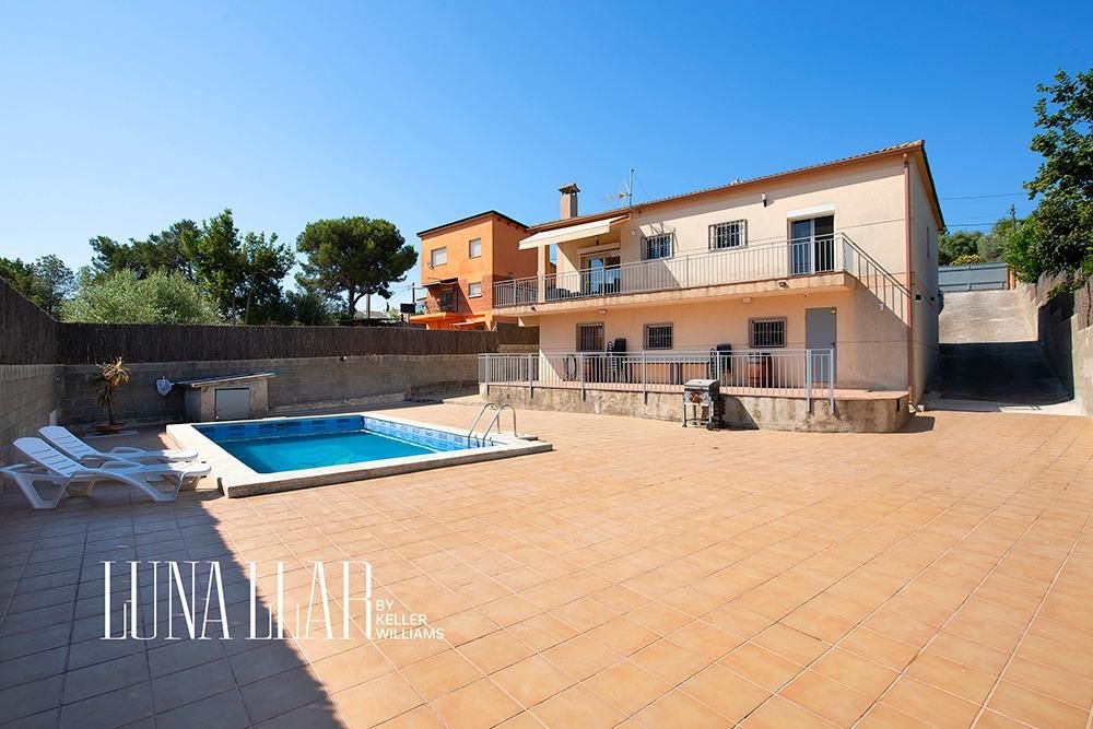 Exterior view of House or chalet for sale in Canyelles  with Air Conditioner, Heating and Private garden