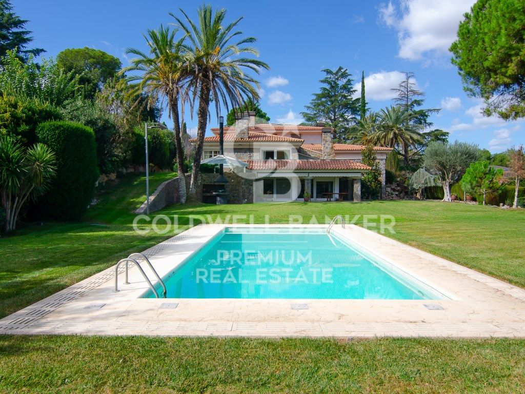Exterior view of House or chalet for sale in Cerdanyola del Vallès