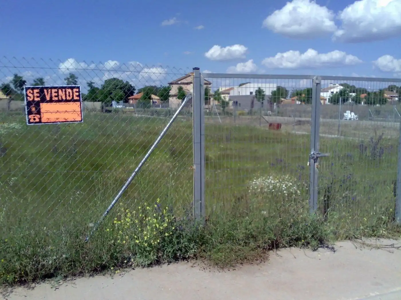 Residential land for sale in Chiloeches