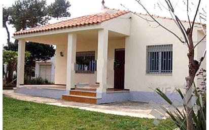 Vista exterior de Casa o xalet en venda en Vinaròs amb Jardí privat i Terrassa