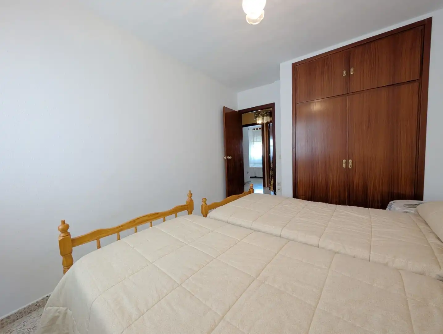 Dormitori de Casa adosada en venda en La Puebla de Híjar amb Calefacció, Terrassa i Traster