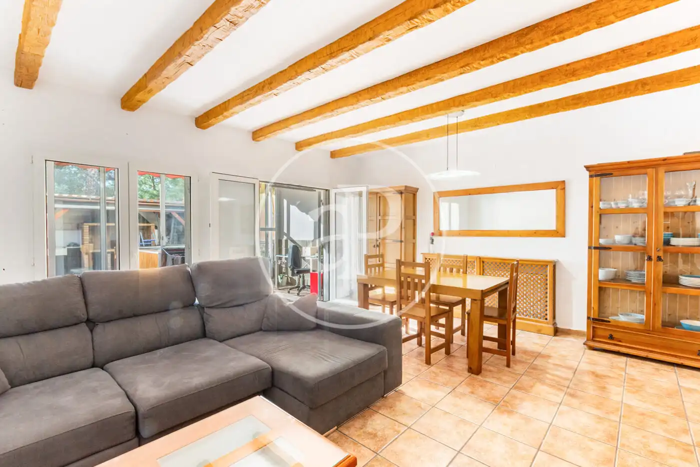 Sala de estar de Casa adosada en venta en Riba-roja de Túria con Aire acondicionado, Calefacción y Jardín privado