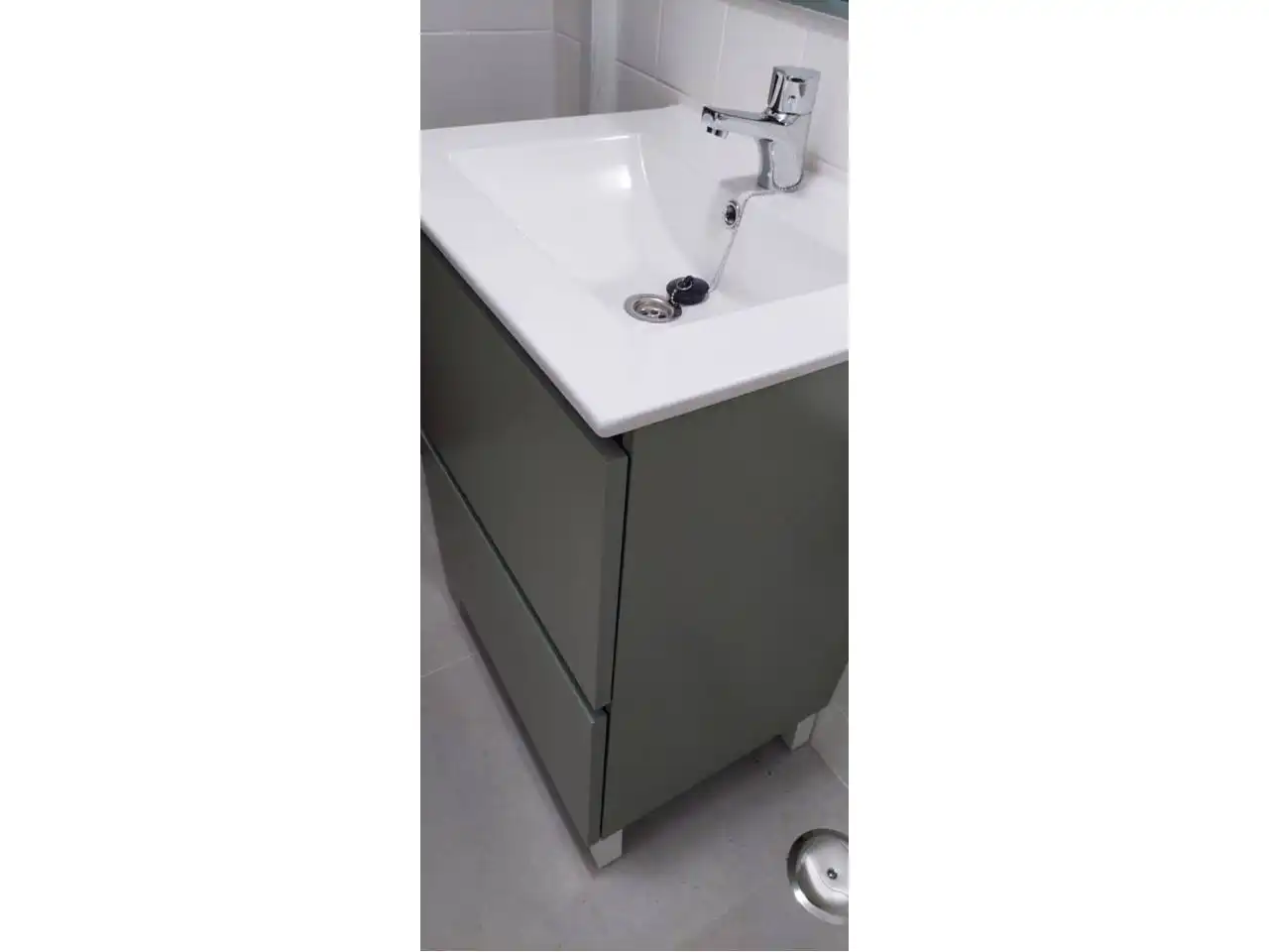 Bathroom of Flat for rent in Vigo   with Parquet flooring, Terrace and Furnished