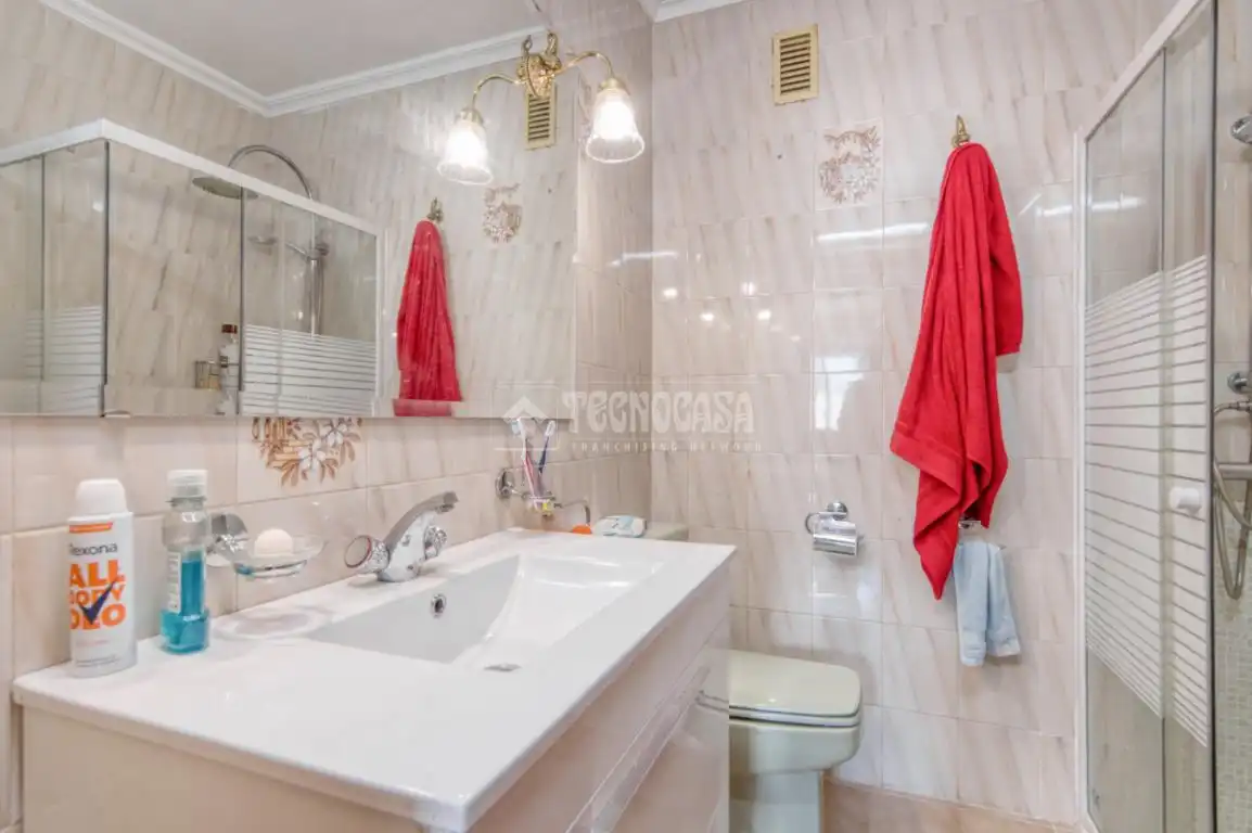 Baño de Piso en venta en Salamanca con Calefacción y Balcón