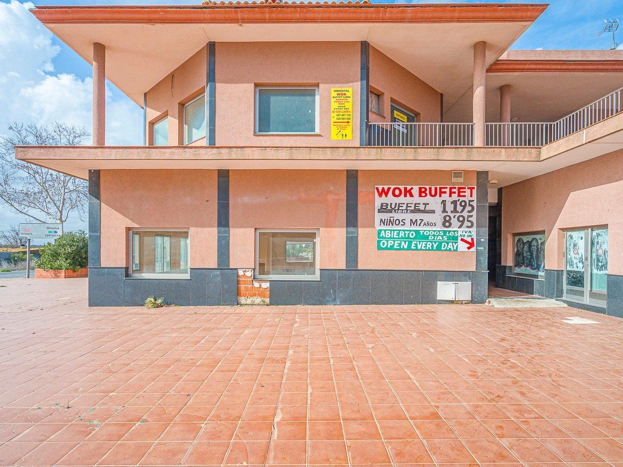 Vista exterior de Local en venta en Guardamar del Segura
