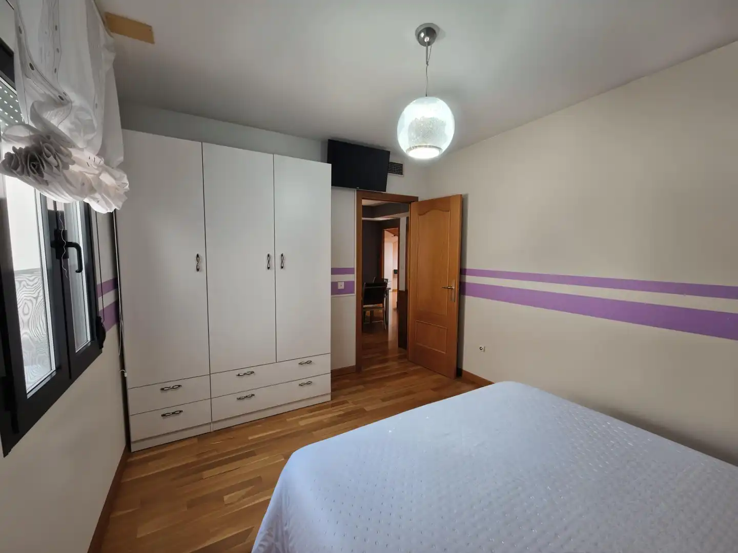 Dormitori de Pis de lloguer en Plasencia amb Aire condicionat, Parquet i Terrassa