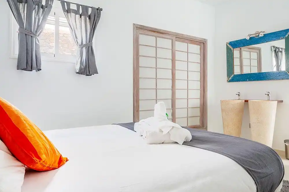 Dormitori de Casa o xalet en venda en Haría amb Jardí privat, Terrassa i Moblat