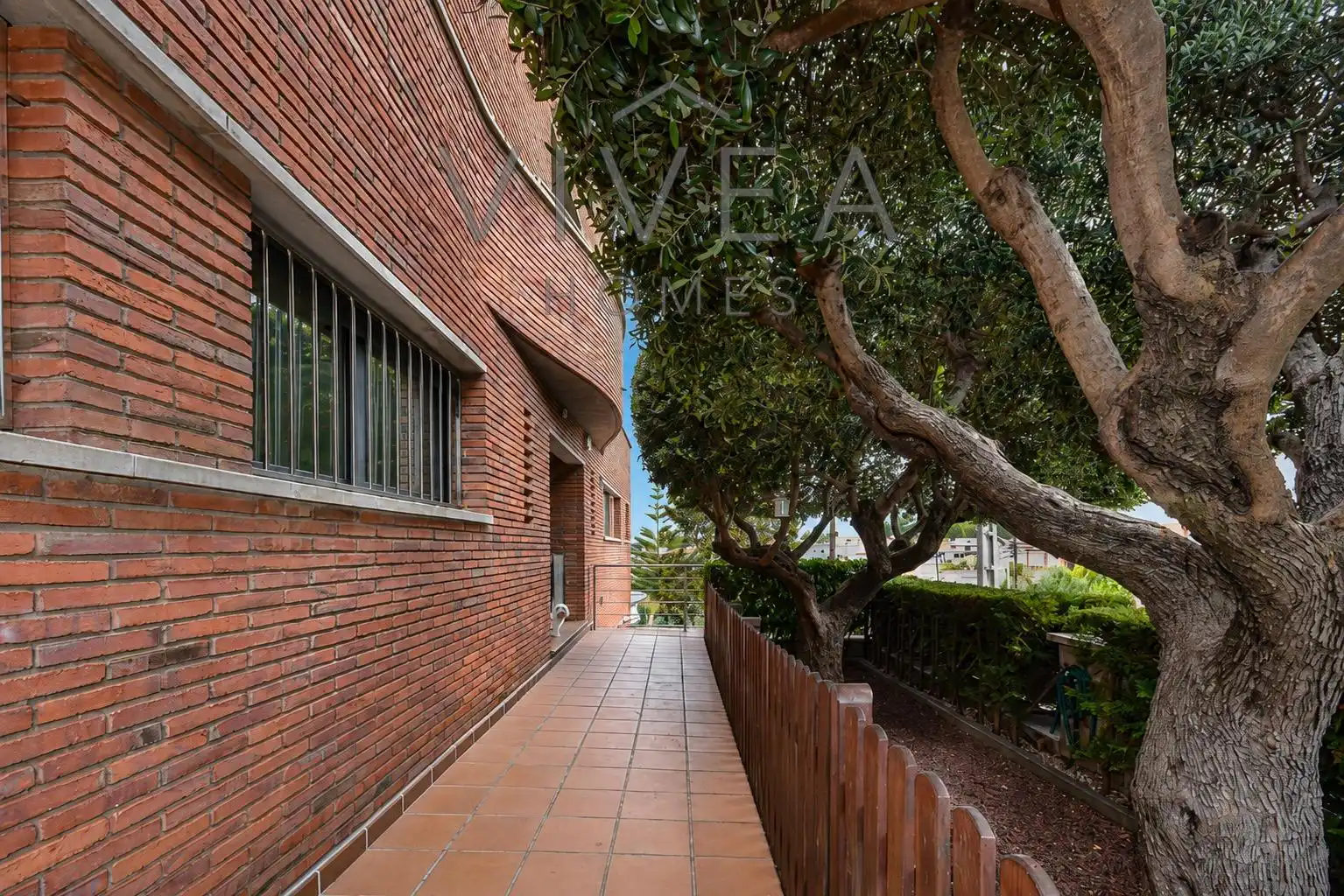 Vista exterior de Casa o xalet en venda en Sabadell amb Aire condicionat, Calefacció i Jardí privat