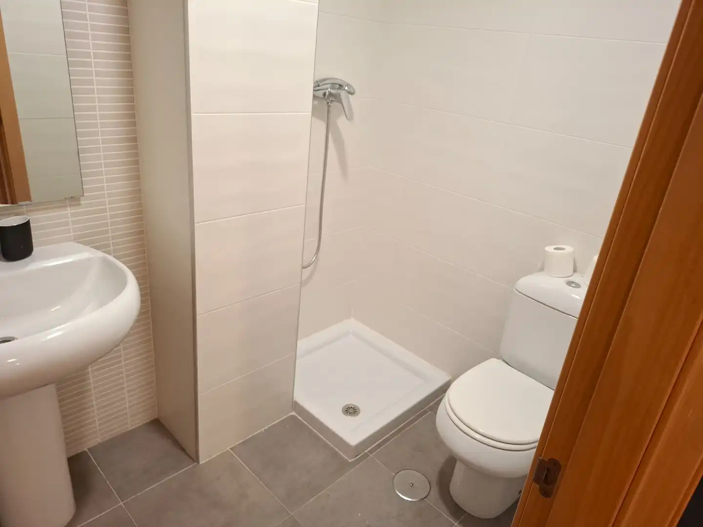 Baño de Piso en venta en Viveiro con Terraza, Amueblado y Piscina comunitaria