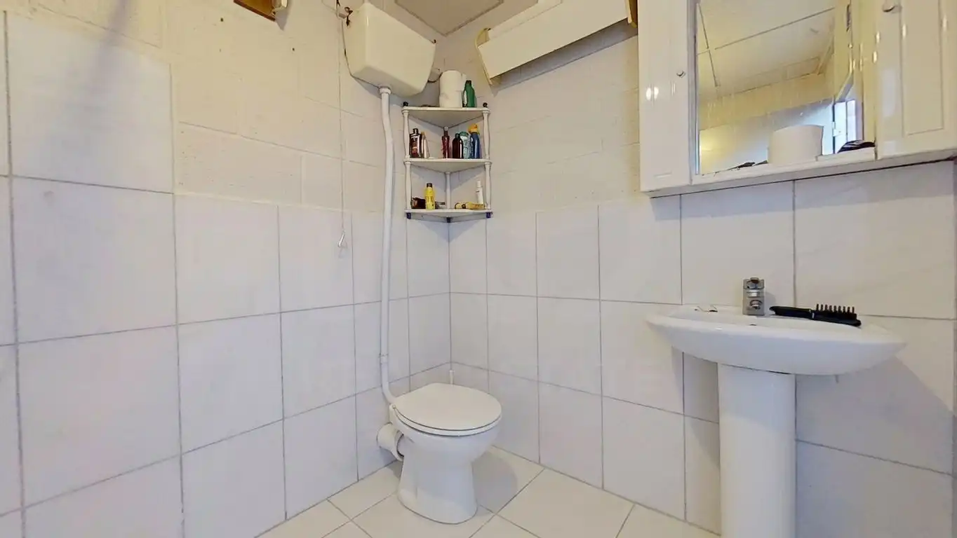 Bathroom of Houses for sale in Dos Hermanas  with Air Conditioner, Heating and Swimming Pool
