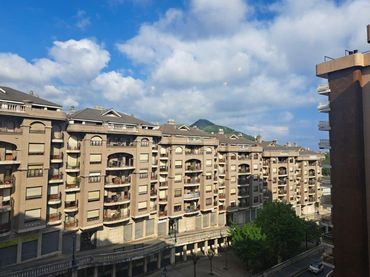 Pis amb ascensor en venda a Peñota Etorbidea 4