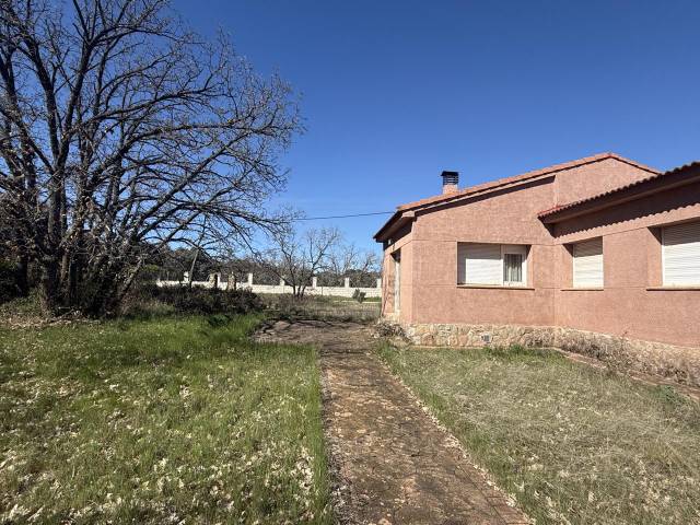 Casa-chalet en Venta en De La Fuente en Fresno de Cantespino