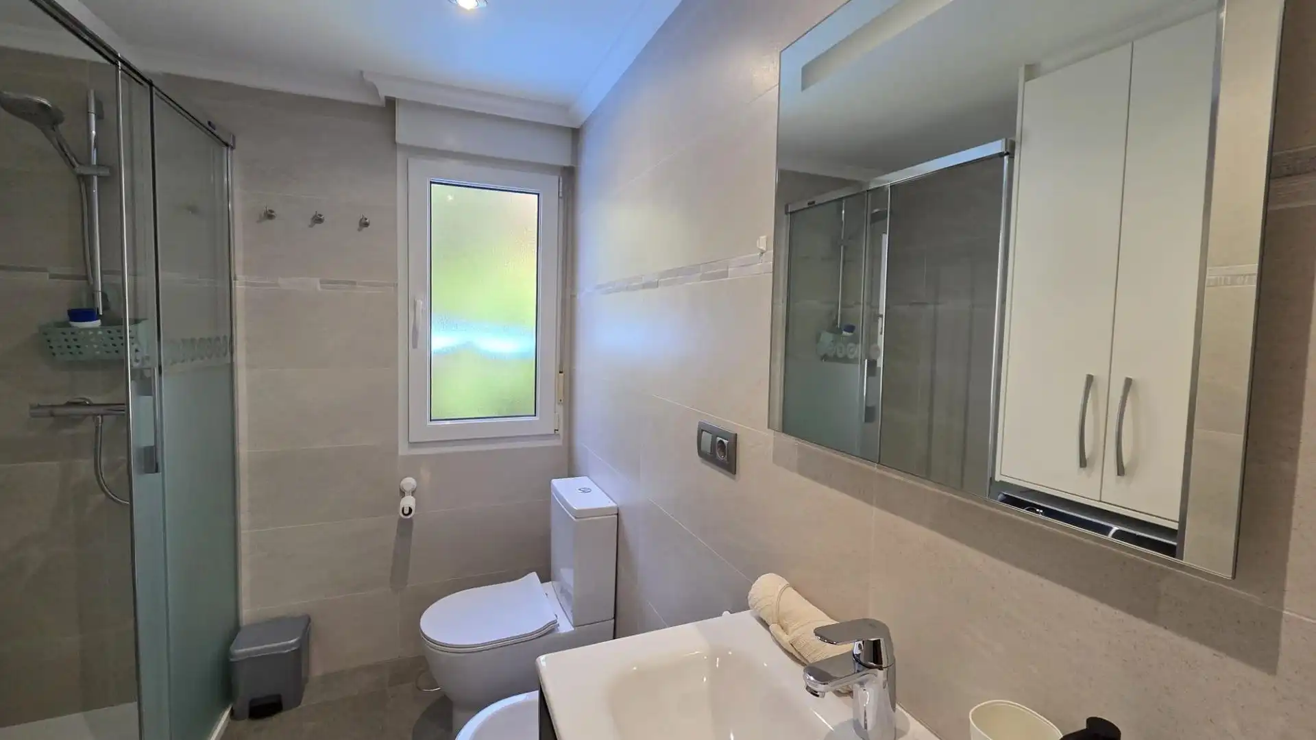 Badezimmer von Wohnung zur Miete in Santander mit Heizung und Möbliert