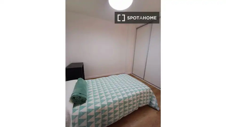 Dormitori de Apartament per a compartir en Ronda amb Aire condicionat, Terrassa i Moblat