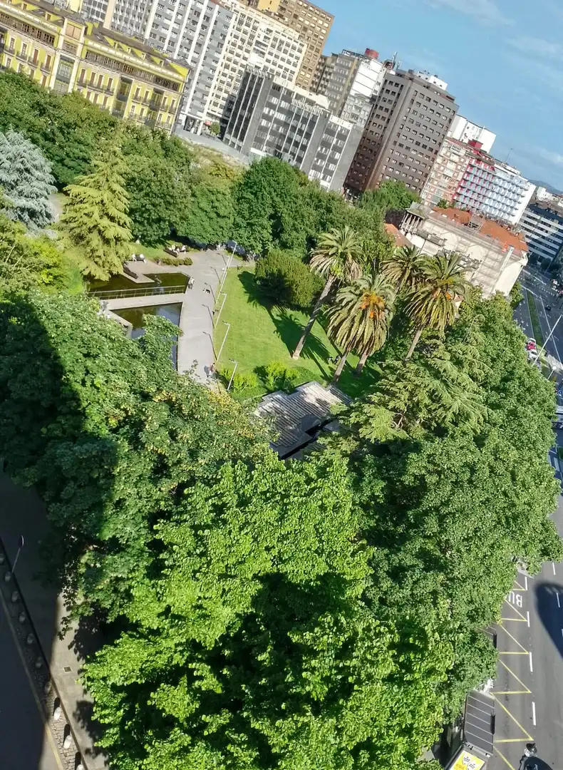Vista exterior de Piso de alquiler en Gijón  con Calefacción y Amueblado