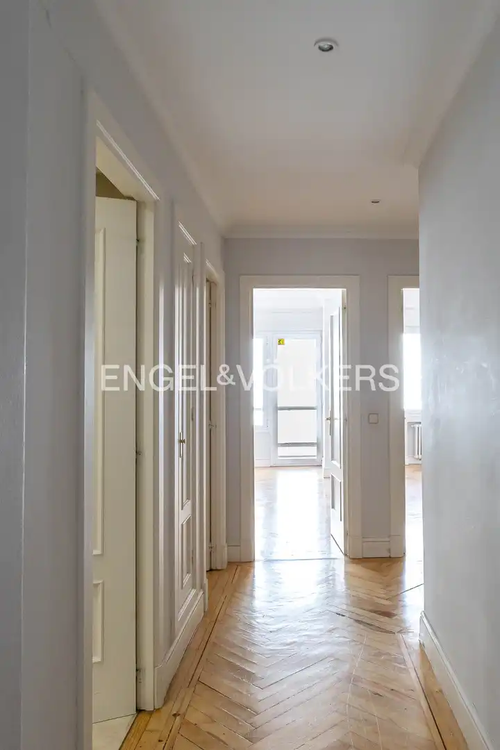 Piso en venta en Madrid con Calefacción, Terraza y Trastero