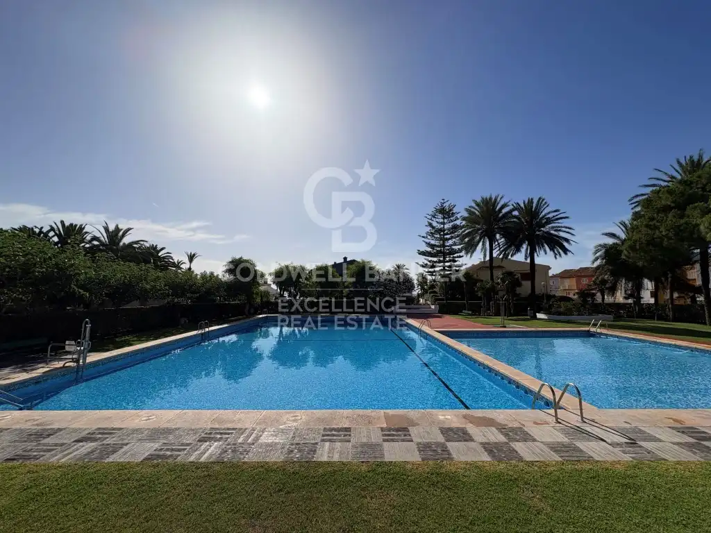 Vista exterior de Planta baja en venta en El Puig de Santa Maria con Jardín privado, Piscina y Horno