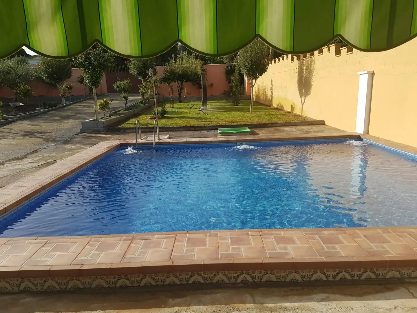 Piscina de Finca rústica en venta en Dos Hermanas